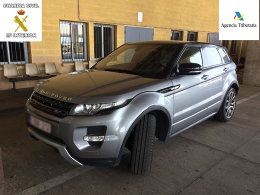 بالصور.. حجز سيارات فخمة بمدينة مليلية مسروقة من أوروبا بالصور.. حجز سيارات فخمة بمدينة مليلية مسروقة من أوروبا