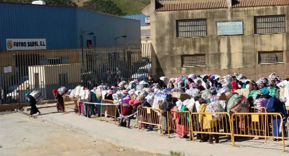 السلطات الاسبانية تغلق معبر باب سبتة في وجه التجار و ممتهني التهريب المعيشي السلطات الاسبانية تغلق معبر باب سبتة في وجه التجار و ممتهني التهريب المعيشي