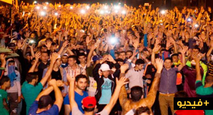 حراكيو "إمزرون" يكسرون الطوق الأمني بعد نجاحهم في تنظيم مسيرتهم السلمية حراكيو "إمزرون" يكسرون الطوق الأمني بعد نجاحهم في تنظيم مسيرتهم السلمية