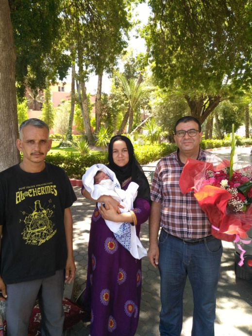 سائق حافلة يساعد سيدة على الولادة والشركة تهديها نقلا مجانيا مدى الحياة سائق حافلة يساعد سيدة على الولادة والشركة تهديها نقلا مجانيا مدى الحياة