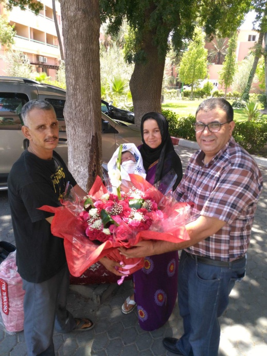 سائق حافلة يساعد سيدة على الولادة والشركة تهديها نقلا مجانيا مدى الحياة سائق حافلة يساعد سيدة على الولادة والشركة تهديها نقلا مجانيا مدى الحياة