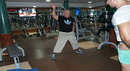 صور البرلماني السابق أبرشان وهو يمارس الرياضة تثير رواد الفايس بوك 