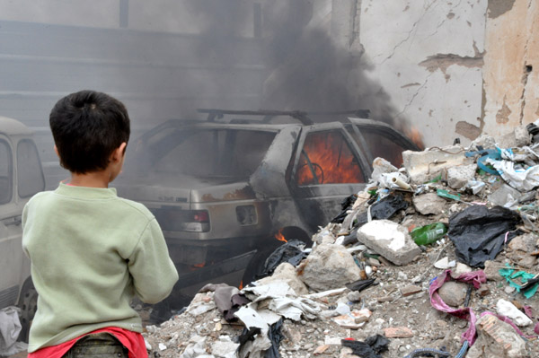 اندلاع حريق مهول في سيارة وسط المدينة  اندلاع حريق مهول في سيارة وسط المدينة