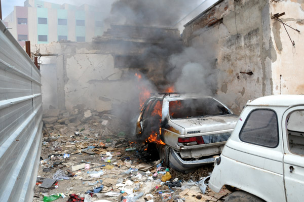 اندلاع حريق مهول في سيارة وسط المدينة  اندلاع حريق مهول في سيارة وسط المدينة