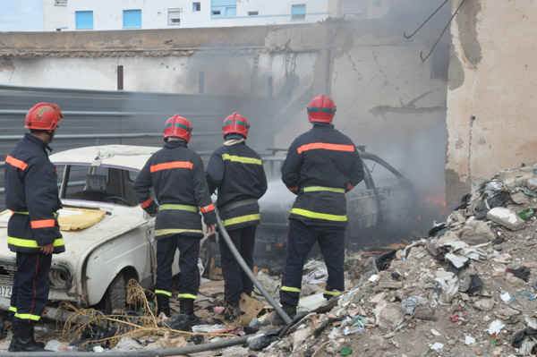 اندلاع حريق مهول في سيارة وسط المدينة  اندلاع حريق مهول في سيارة وسط المدينة