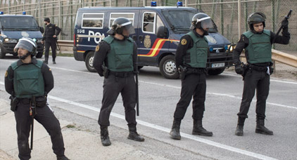 شرطة مليلية تستنفر عناصرها تفاعلاً مع الحادث " الإرهابي" ببرشلونة شرطة مليلية تستنفر عناصرها تفاعلاً مع الحادث " الإرهابي" ببرشلونة