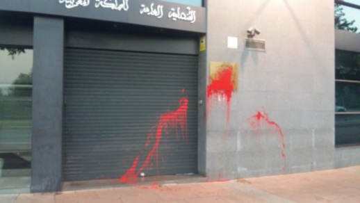 صور.. قنصلية المغرب بتاراغونا أولى ضحايا العنصرية بعد هجمات برشلونة