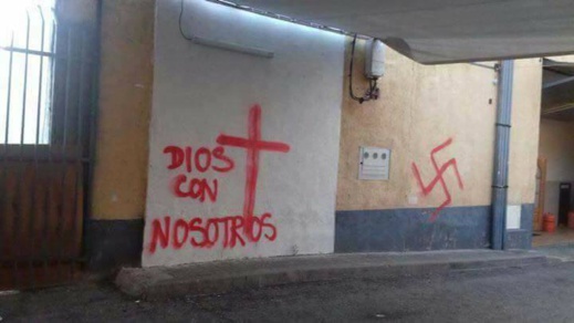 عبارات عنصرية تهدد الجالية المغربية بـ "طاراغونا" بسبب حادث برشلونة الارهابي عبارات عنصرية تهدد الجالية المغربية بـ "طاراغونا" بسبب حادث برشلونة الارهابي