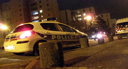 الشرطة تباشر إخلاء محطة "نيم" الفرنسية بسبب عملية إطلاق نار