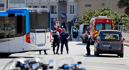 مقتل شخص وإصابة آخر في عملية دهس بمحطة الحافلات بمدينة مرسيليا مقتل شخص وإصابة آخر في عملية دهس بمحطة الحافلات بمدينة مرسيليا