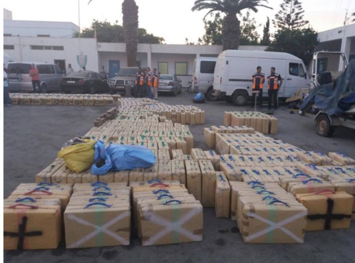 صور وفيديو للمخدرات والسيارات المحجوزة في عملية تفكيك عصابة للتهريب الدولي بالدريوش