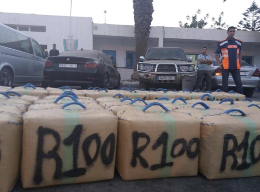 صور وفيديو للمخدرات والسيارات المحجوزة في عملية تفكيك عصابة للتهريب الدولي بالدريوش صور وفيديو للمخدرات والسيارات المحجوزة في عملية تفكيك عصابة للتهريب الدولي بالدريوش