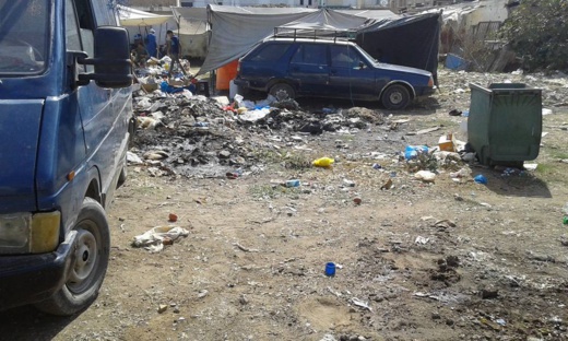 بالصور.. الإنتشار المهول للنفايات وسط السوق الأسبوعي برأس الماء يثير إستياء المواطنين بالصور.. الإنتشار المهول للنفايات وسط السوق الأسبوعي برأس الماء يثير إستياء المواطنين