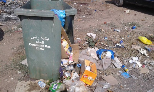 بالصور.. الإنتشار المهول للنفايات وسط السوق الأسبوعي برأس الماء يثير إستياء المواطنين 