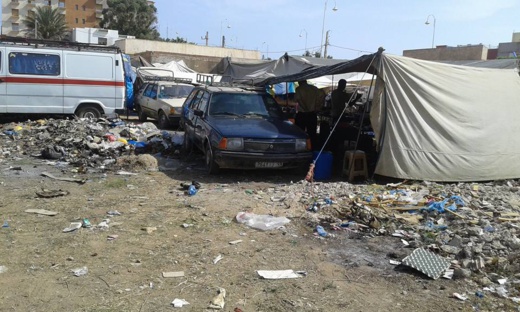 بالصور.. الإنتشار المهول للنفايات وسط السوق الأسبوعي برأس الماء يثير إستياء المواطنين بالصور.. الإنتشار المهول للنفايات وسط السوق الأسبوعي برأس الماء يثير إستياء المواطنين