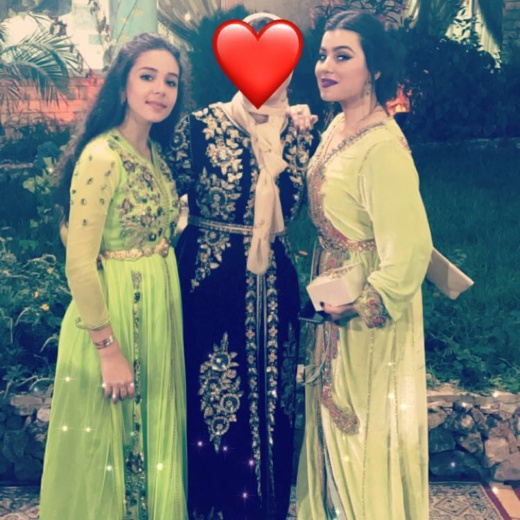 الشقيقة الصغرى للفنانة حنان لخضر إبنة الناظور تلفت انتباه الجمهور إلى شبههما الكبير الشقيقة الصغرى للفنانة حنان لخضر إبنة الناظور تلفت انتباه الجمهور إلى شبههما الكبير