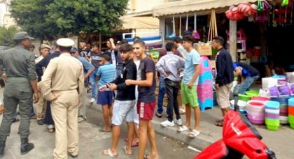 قائد مقاطعة يتعرض لاعتداء بخنجر كبير على يد فراش أثناء تحريره الملك العمومي قائد مقاطعة يتعرض لاعتداء بخنجر كبير على يد فراش أثناء تحريره الملك العمومي