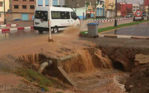 جماعة بني بوعياش تستنفر عمالها لإنقاذ المدينة من الغرق