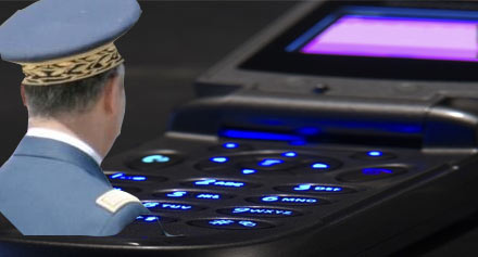 الهاتف النقال يكشف المستور بين تجار المخدرات وكبار المسؤولين بالدرك الملكي بالناظور الهاتف النقال يكشف المستور بين تجار المخدرات وكبار المسؤولين بالدرك الملكي بالناظور