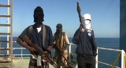 خمسة ملايين يورو لتحرير ضابطين مغربيين محتجزين من قبل قراصنة نيجيريين خمسة ملايين يورو لتحرير ضابطين مغربيين محتجزين من قبل قراصنة نيجيريين
