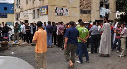 خطير.. شاب ناظوري يشهر "مسدسا ناريا" وسط المواطنين بسوق "لعري الشيخ" والأمن يستنفر أجهزته خطير.. شاب ناظوري يشهر "مسدسا ناريا" وسط المواطنين بسوق "لعري الشيخ" والأمن يستنفر أجهزته