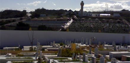 مقبرة إسلامية بمليلية تعلوها الصليب مقبرة إسلامية بمليلية تعلوها الصليب