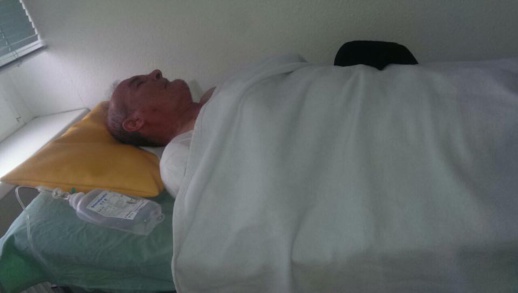 نقل الفنان الريفي بوجمعة تواتون الى أحد المستشفيات بألمانيا بعد إصابته بوعكة صحية نقل الفنان الريفي بوجمعة تواتون الى أحد المستشفيات بألمانيا بعد إصابته بوعكة صحية