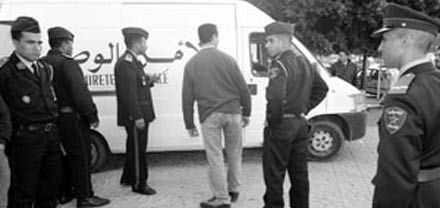 أربعة جزائريين بأوراق مزورة يستنفرون أمن الناظور أربعة جزائريين بأوراق مزورة يستنفرون أمن الناظور