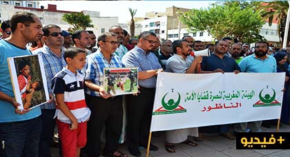 وقفة تضامنية مع مسلمي "بورما" بساحة مسجد "الحاج مصطفى" بالناظور وقفة تضامنية مع مسلمي "بورما" بساحة مسجد "الحاج مصطفى" بالناظور