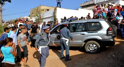 الدريوش.. الدرك الملكي يلقي القبض على لص متلبس بسرقة منزل في واضحة النهار الدريوش.. الدرك الملكي يلقي القبض على لص متلبس بسرقة منزل في واضحة النهار