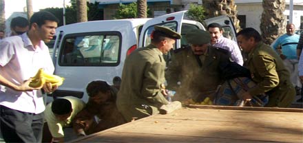 السلطة تطارد الباعة المتجولين بالناظور السلطة تطارد الباعة المتجولين بالناظور