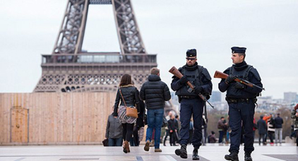 باريس تنجو من عملية ارهابية خطط لها جزائري وفرنسي متطرف