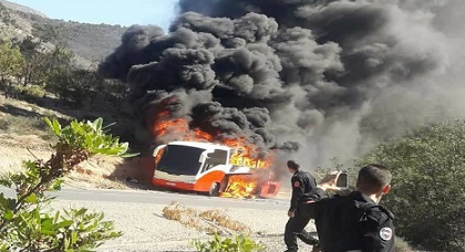 حريق مهول يحول حافلة على متنها عشرات المسافرين إلى كومة نار حديدية نواحي الدريوش