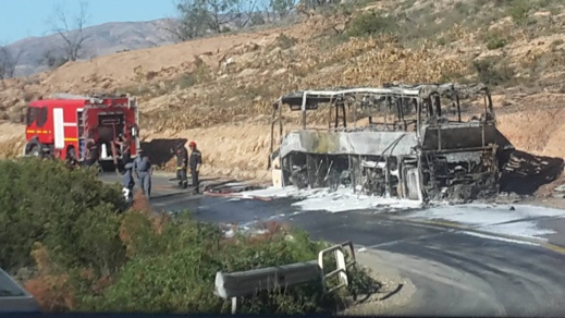 حريق مهول يحول حافلة على متنها عشرات المسافرين إلى كومة نار حديدية نواحي الدريوش حريق مهول يحول حافلة على متنها عشرات المسافرين إلى كومة نار حديدية نواحي الدريوش