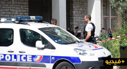 فيديو.. مسلح يهاجم جنديا فرنسيا في وسط باريس ويهتف الله أكبر فيديو.. مسلح يهاجم جنديا فرنسيا في وسط باريس ويهتف الله أكبر