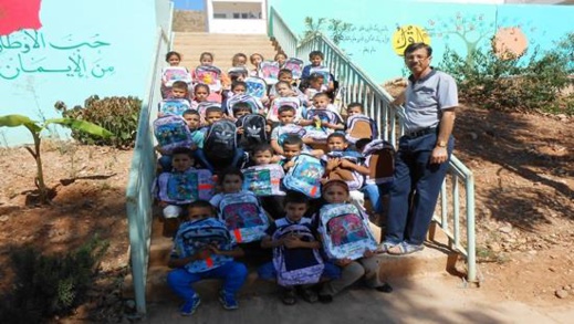 تلامذة بمدارس ابتدائية بالناظور يستفيدون من المحافظ والأدوات المدرسية وسط أجواء بهيجة تلامذة بمدارس ابتدائية بالناظور يستفيدون من المحافظ والأدوات المدرسية وسط أجواء بهيجة