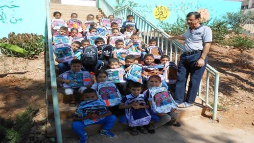 تلامذة بمدارس ابتدائية بالناظور يستفيدون من المحافظ والأدوات المدرسية وسط أجواء بهيجة تلامذة بمدارس ابتدائية بالناظور يستفيدون من المحافظ والأدوات المدرسية وسط أجواء بهيجة