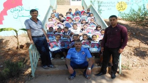 تلامذة بمدارس ابتدائية بالناظور يستفيدون من المحافظ والأدوات المدرسية وسط أجواء بهيجة تلامذة بمدارس ابتدائية بالناظور يستفيدون من المحافظ والأدوات المدرسية وسط أجواء بهيجة