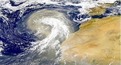 خطير بالفيديو.. المركز الأمريكي للأعاصير يحذر من إعصار مدمر يهدد المغرب