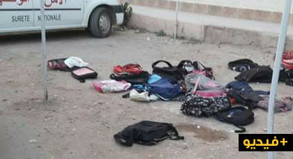بالفيديو.. تلاميذ حي أولاد أعمامو يلقون محافظهم الدراسية أمام مفوضية الشرطة بزايو لهذا السبب بالفيديو.. تلاميذ حي أولاد أعمامو يلقون محافظهم الدراسية أمام مفوضية الشرطة بزايو لهذا السبب