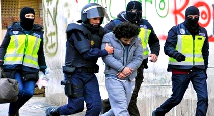 بسبب تمجيده لـ "داعش".. إسبانيا تطرد مواطنا مغربيا بعدما خيرته بالسجن لسنتين