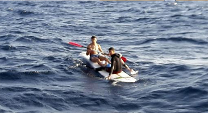توقيف مهاجر مغربي في عرض البحر حاول الوصول الى السواحل الإسبانية على متن لوحة تزلج