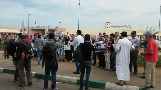 بالصور.. وقفة إحتجاجية أمام سجن عكاشة للمطالبة بإطلاق سراح معتقلي الريف بالصور.. وقفة إحتجاجية أمام سجن عكاشة للمطالبة بإطلاق سراح معتقلي الريف