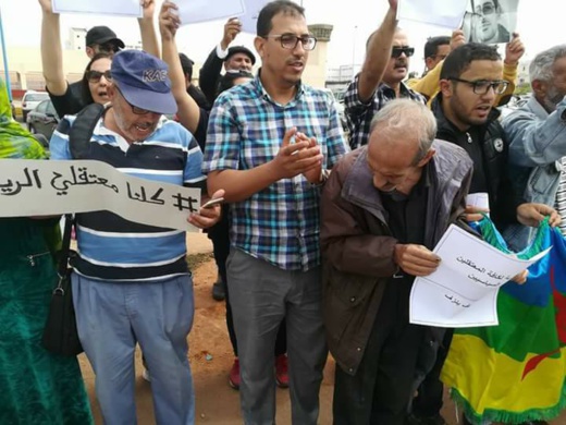 بالصور.. وقفة إحتجاجية أمام سجن عكاشة للمطالبة بإطلاق سراح معتقلي الريف بالصور.. وقفة إحتجاجية أمام سجن عكاشة للمطالبة بإطلاق سراح معتقلي الريف