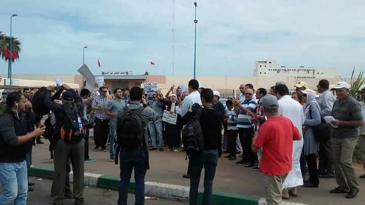 بالصور.. وقفة إحتجاجية أمام سجن عكاشة للمطالبة بإطلاق سراح معتقلي الريف بالصور.. وقفة إحتجاجية أمام سجن عكاشة للمطالبة بإطلاق سراح معتقلي الريف