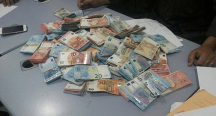 جمارك بني أنصار تحبط عملية تهريب مبالغ مالية مهمة إلى مليلية جمارك بني أنصار تحبط عملية تهريب مبالغ مالية مهمة إلى مليلية
