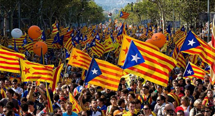 الكاتالونيون ماضون في الاستفتاء حتى النهاية.. ومدريد تتوعد بمنعهم من التصويت بالقوة الكاتالونيون ماضون في الاستفتاء حتى النهاية.. ومدريد تتوعد بمنعهم من التصويت بالقوة