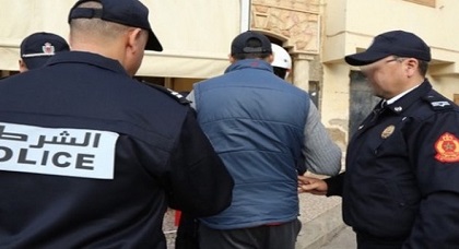 معاق أوهم العشرات من ضحاياه بتهجيرهم في رحلات سرية صوب إسبانيا وسلبهم مبالغ كبيرة بالحسيمة معاق أوهم العشرات من ضحاياه بتهجيرهم في رحلات سرية صوب إسبانيا وسلبهم مبالغ كبيرة بالحسيمة