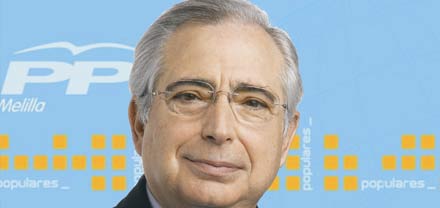 رئيس الحكومة المحلية لمليلية المحتلة يوزع الأضاحي لكسب الأصوات الانتخابية رئيس الحكومة المحلية لمليلية المحتلة يوزع الأضاحي لكسب الأصوات الانتخابية