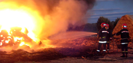 حريق بتبن ضيعة فلاحية يثير الهلع لدى ساكنة بوعرك حريق بتبن ضيعة فلاحية يثير الهلع لدى ساكنة بوعرك